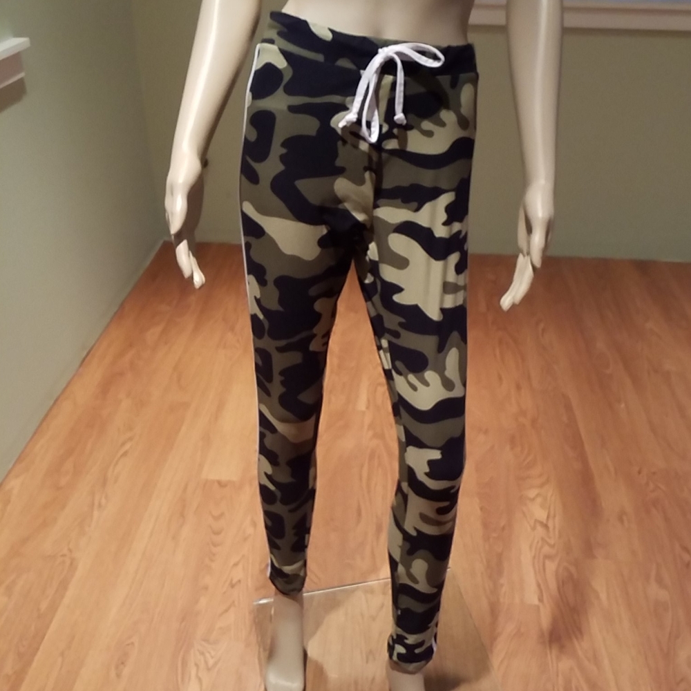 Leggings in Camouflage By Streetwear Society L